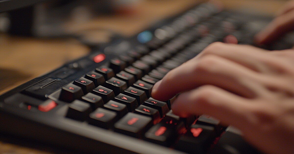 Deepfakes Pornográficos: Um Desafio Cultural e Social Deepfakes Pornográficos: Um Desafio Cultural e Social